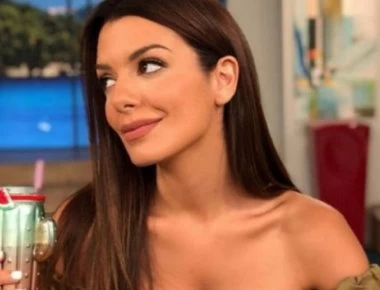 Νικολέττα Ράλλη: «Ξεσηκώνει» το instagram με το κόκκινο μαγιό της (φωτο)